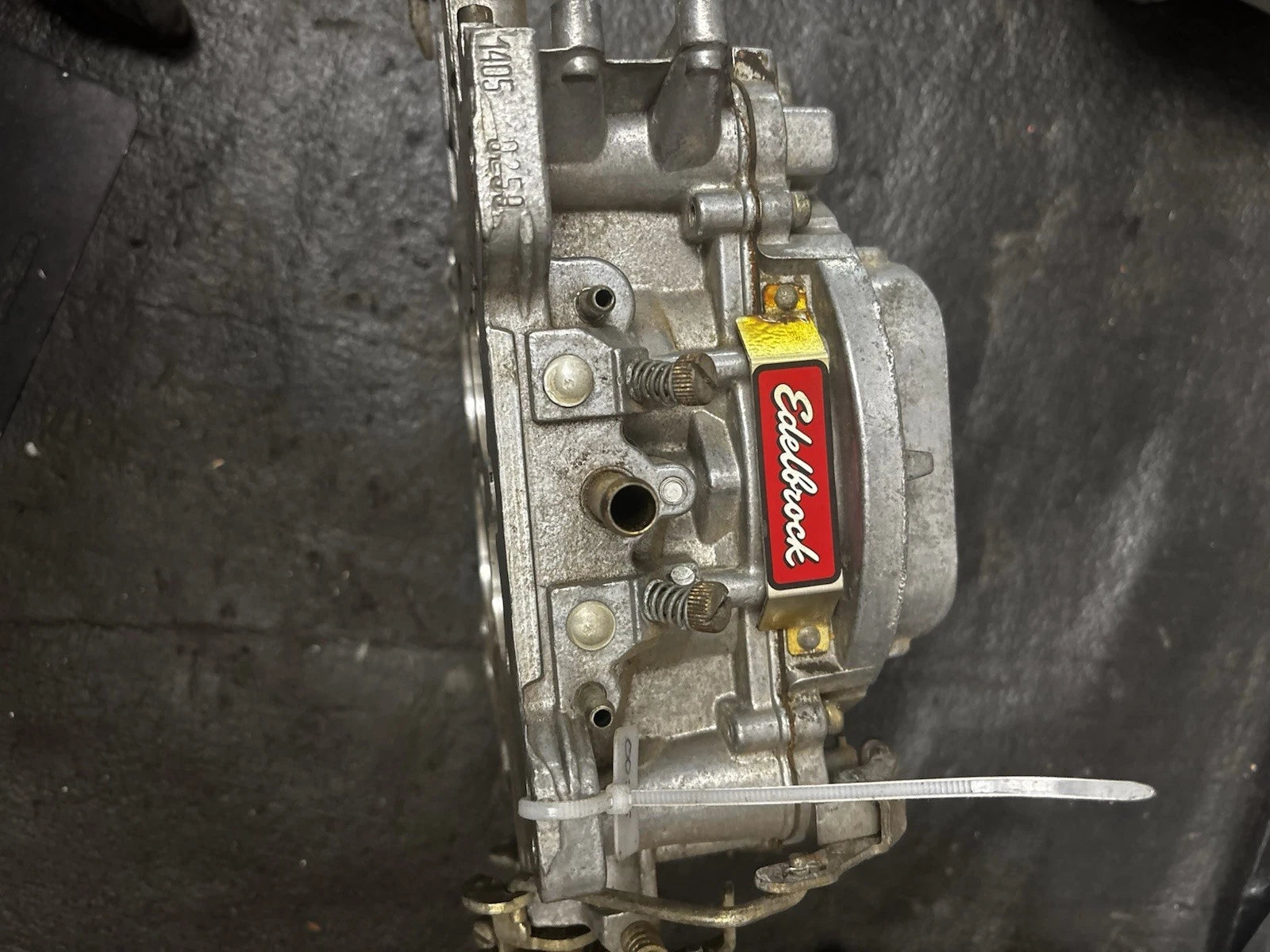 Edelbrock 4-Barrel 4 Barrel BBL Carburetor 8867
