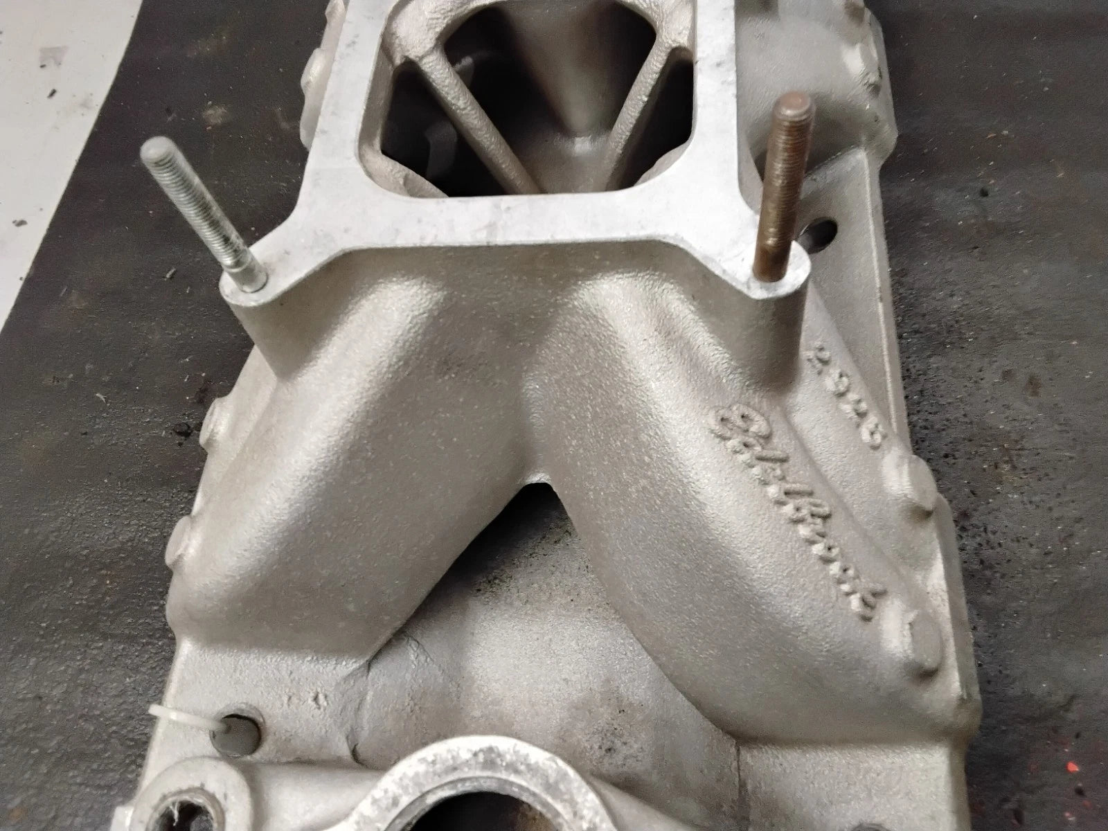 Edelbrock Super Victor Aluminum Intake Manifold Small Block Chevy 2925 Racing