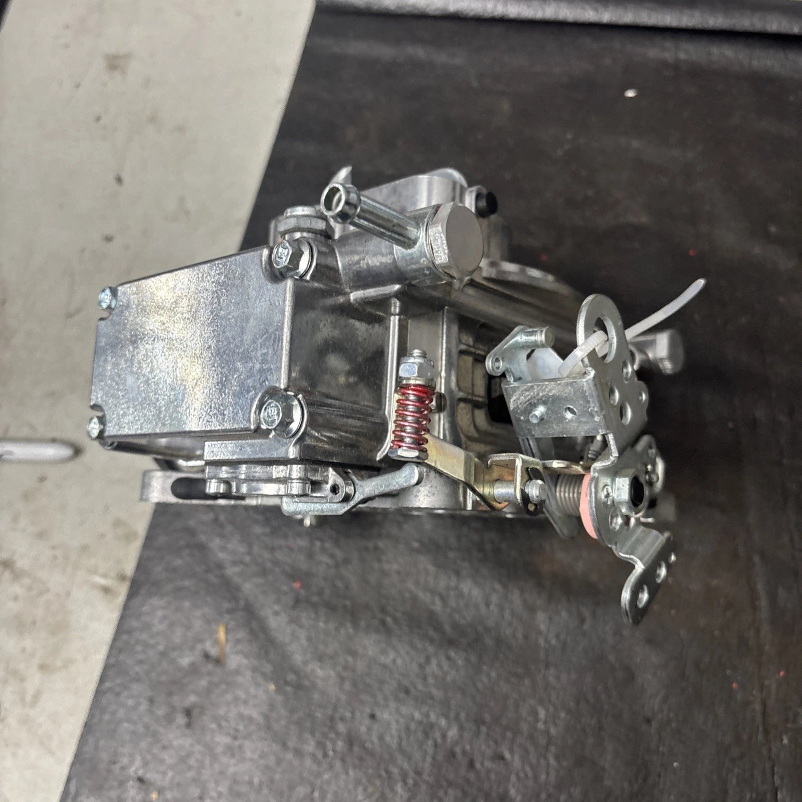 Brawler BR-67270 600 CFM Brawler Diecast Carburetor Vacuum Secondary