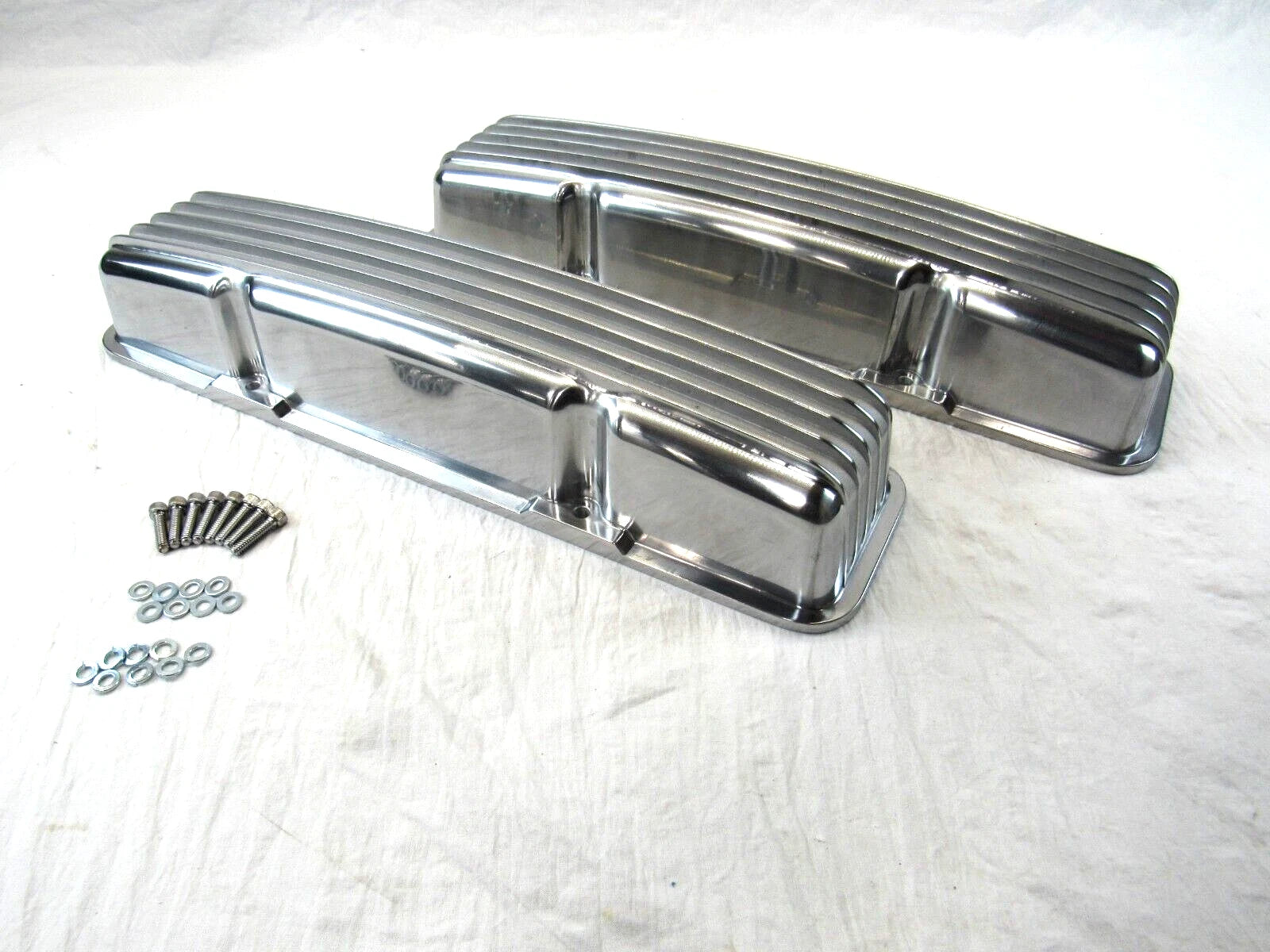 1958-86 SBC 350 Chevy Finned Valve Cover Short w/o Hole Polished E41004P