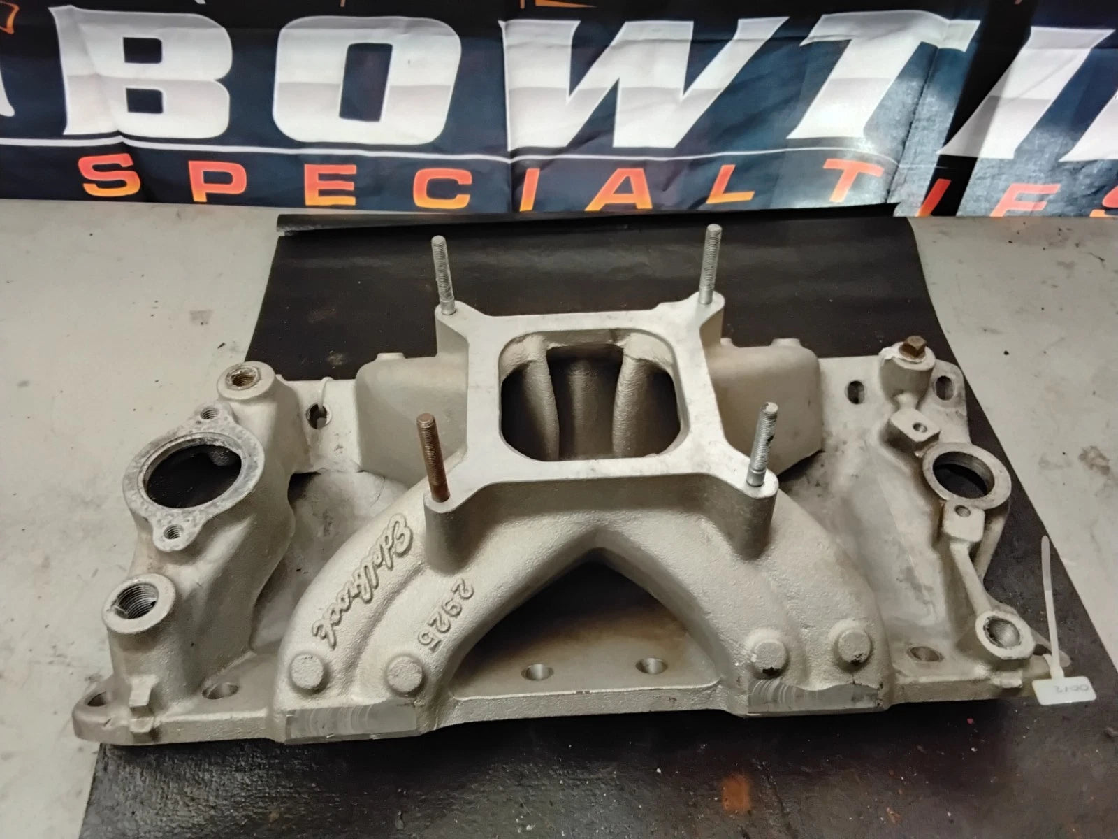 Edelbrock Super Victor Aluminum Intake Manifold Small Block Chevy 2925 Racing