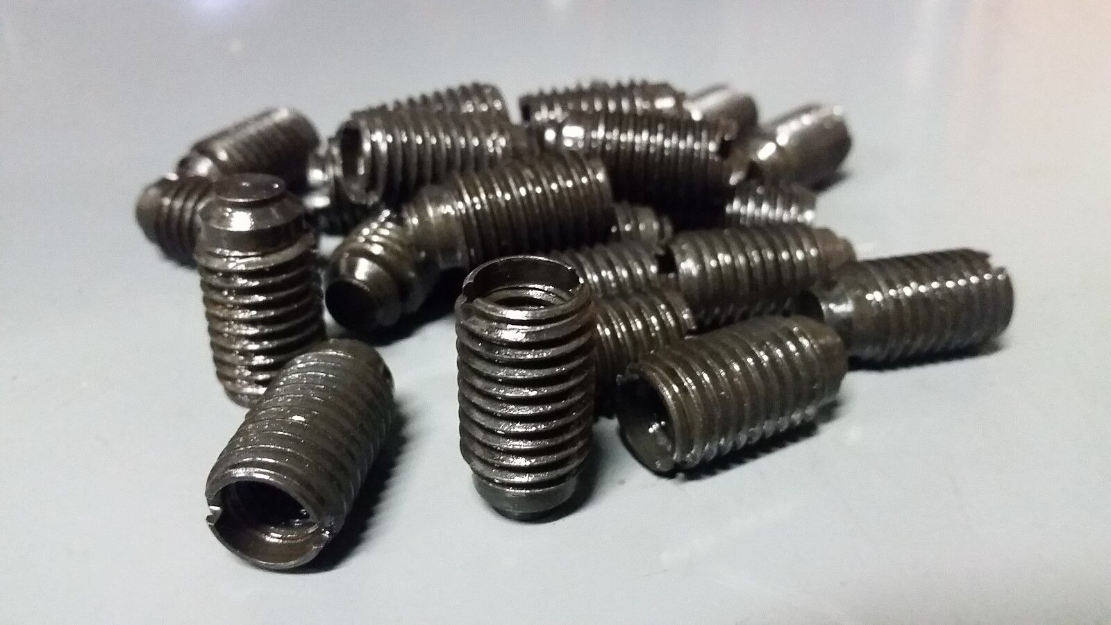 16 Stück SBF Ford Zylinderkopf Smog EGR Thermactor Stecker 302 5.0 351W Mustang